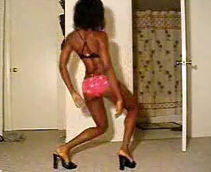 Black Beautiful & Fit Dancing on Web cam (Pink) - Ameman
